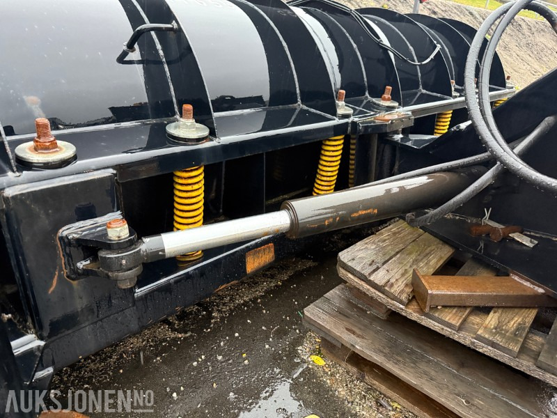 Truck Gradmeko Plog med Markeringslys, Paralellogram og Fjærbelastet slitestål: picture 11