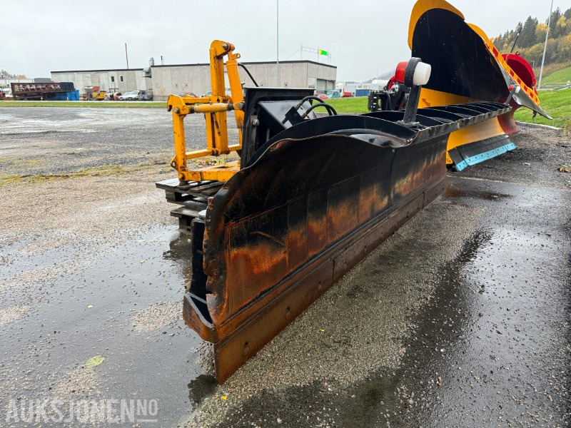 Gradmeko Plog med Markeringslys, Paralellogram og Fjærbelastet slitestål - Truck: picture 2 Gradmeko Plog med Markeringslys, Paralellogram og Fjærbelastet slitestål - Truck: picture 2