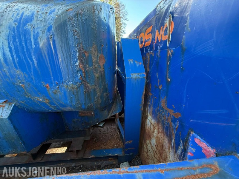 Vanntank på krokløftramme - Construction equipment: picture 5 Vanntank på krokløftramme - Construction equipment: picture 5