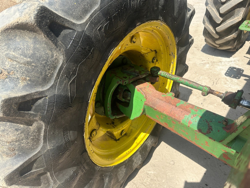 Straddle tractor John Deere 1640 4x4: picture 12