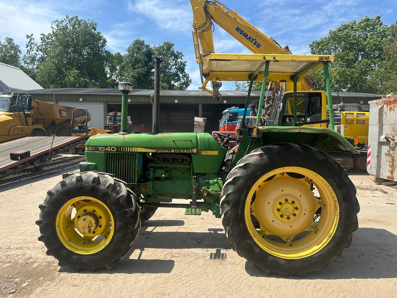 John Deere 1640 4x4 - Straddle tractor: picture 3 John Deere 1640 4x4 - Straddle tractor: picture 3