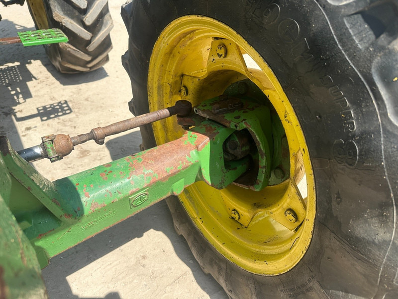 Straddle tractor John Deere 1640 4x4: picture 13