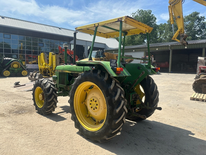 John Deere 1640 4x4 - Straddle tractor: picture 5 John Deere 1640 4x4 - Straddle tractor: picture 5