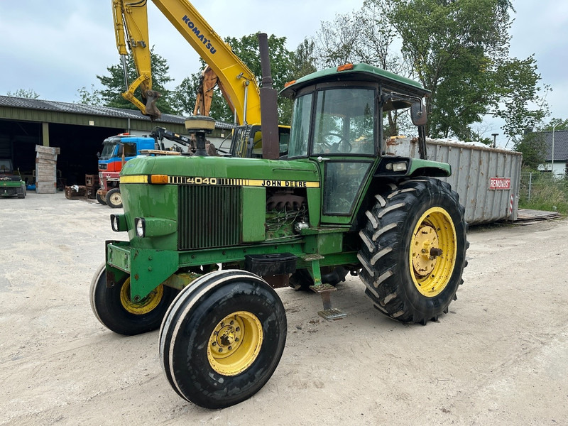 John Deere 4040 - Farm tractor: picture 1 John Deere 4040 - Farm tractor: picture 1