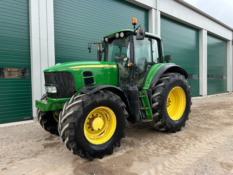 John Deere 7530 - Farm tractor: picture 1 John Deere 7530 - Farm tractor: picture 1