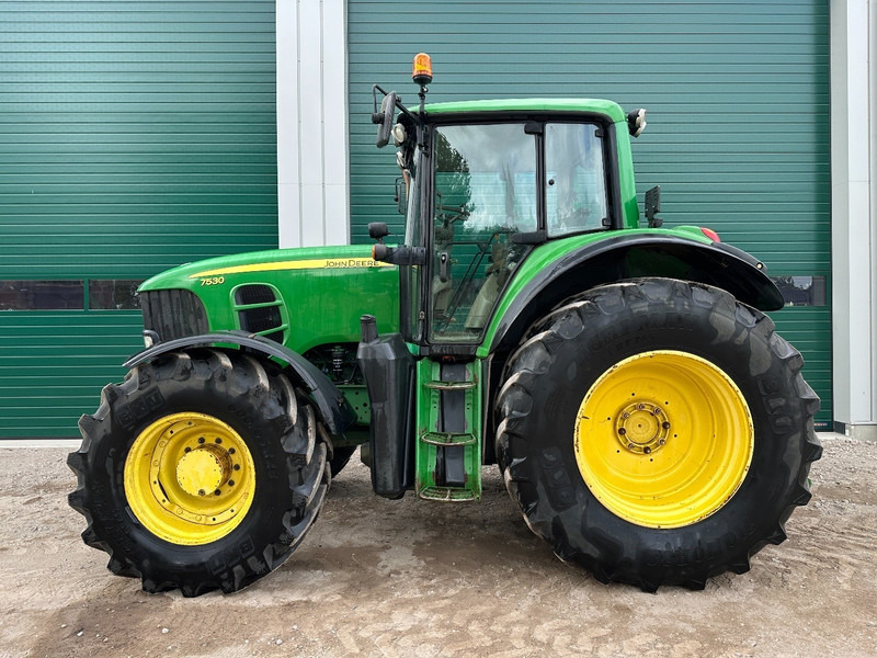John Deere 7530 - Farm tractor: picture 3 John Deere 7530 - Farm tractor: picture 3