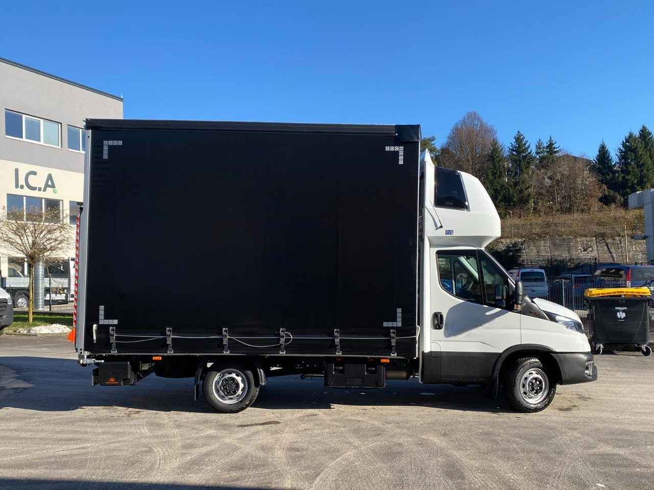 IVECO DAILY 35S18HP  D30C | PRITSCHE PLANE + SCHLAFKABINE + LADERAMPE - Curtain side van: picture 2 IVECO DAILY 35S18HP  D30C | PRITSCHE PLANE + SCHLAFKABINE + LADERAMPE - Curtain side van: picture 2