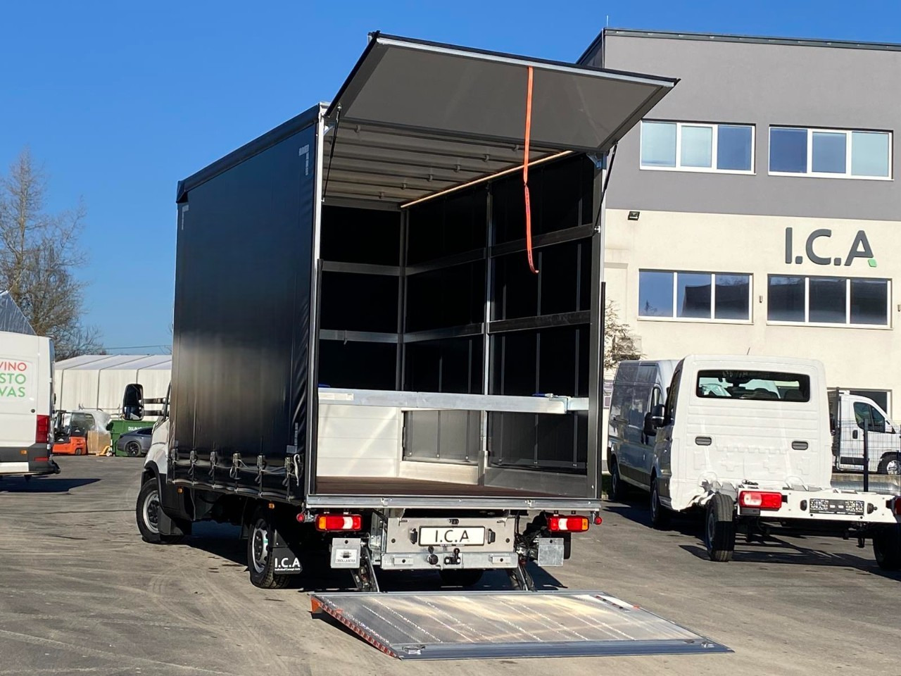 IVECO DAILY 35S18HP  D30C | PRITSCHE PLANE + SCHLAFKABINE + LADERAMPE - Curtain side van: picture 4 IVECO DAILY 35S18HP  D30C | PRITSCHE PLANE + SCHLAFKABINE + LADERAMPE - Curtain side van: picture 4