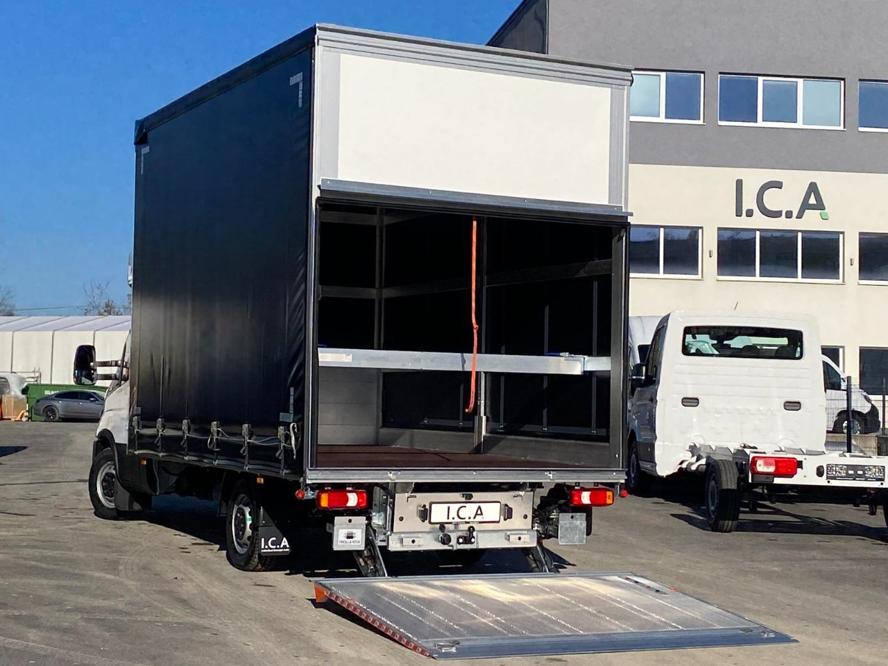 IVECO DAILY 35S18HP  D30C | PRITSCHE PLANE + SCHLAFKABINE + LADERAMPE - Curtain side van: picture 5 IVECO DAILY 35S18HP  D30C | PRITSCHE PLANE + SCHLAFKABINE + LADERAMPE - Curtain side van: picture 5