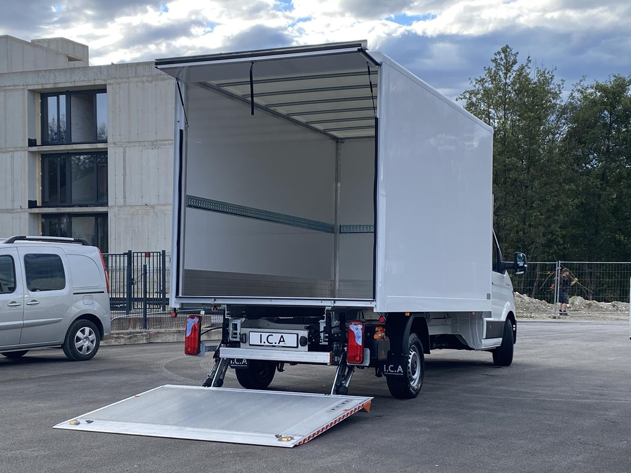 MAN TGE 3.180 RS4490 1+2, 180PS, 2.0L | ALU-BOX 4200mm + LADERAMPE - Closed box van: picture 1 MAN TGE 3.180 RS4490 1+2, 180PS, 2.0L | ALU-BOX 4200mm + LADERAMPE - Closed box van: picture 1