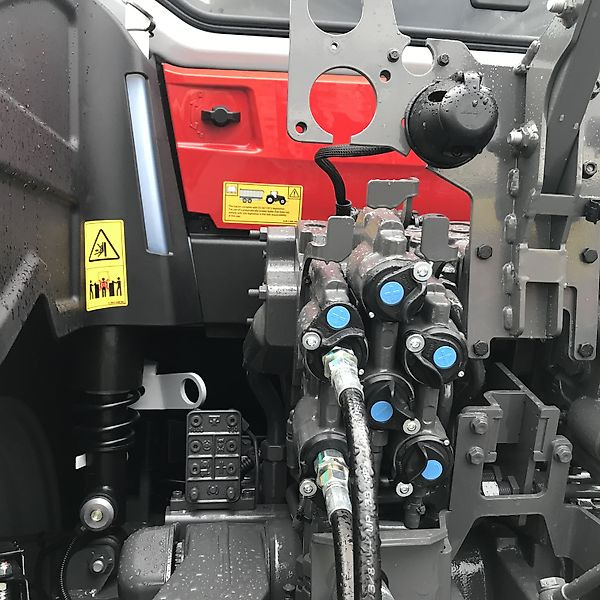 Leasing of  Massey Ferguson MF 8S.305 Exclusive Massey Ferguson MF 8S.305 Exclusive: picture 8