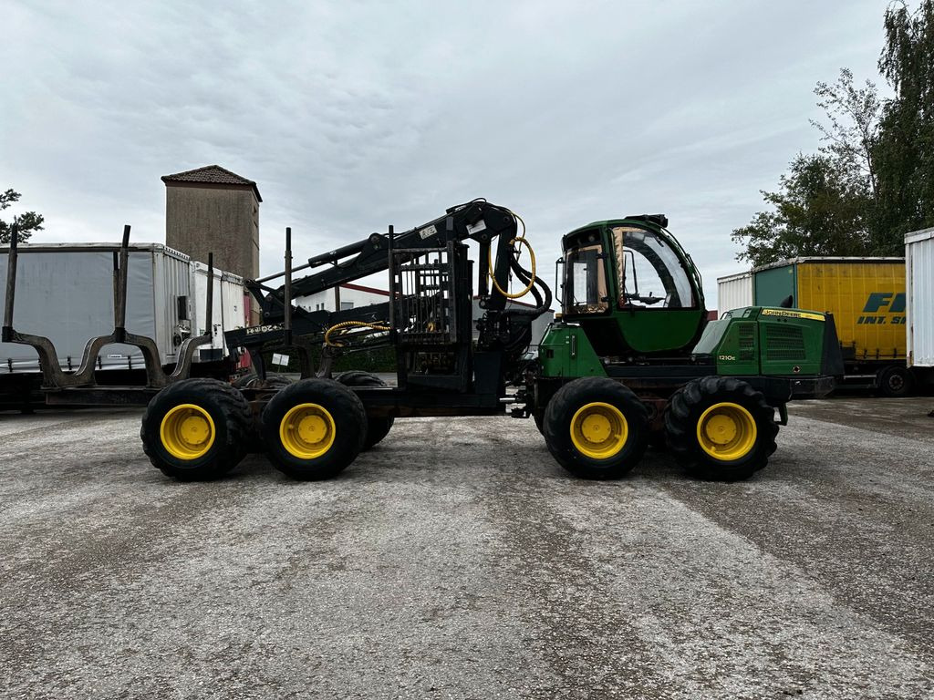 Forwarder John Deere 1210E 10m CF710 KRAN: picture 8