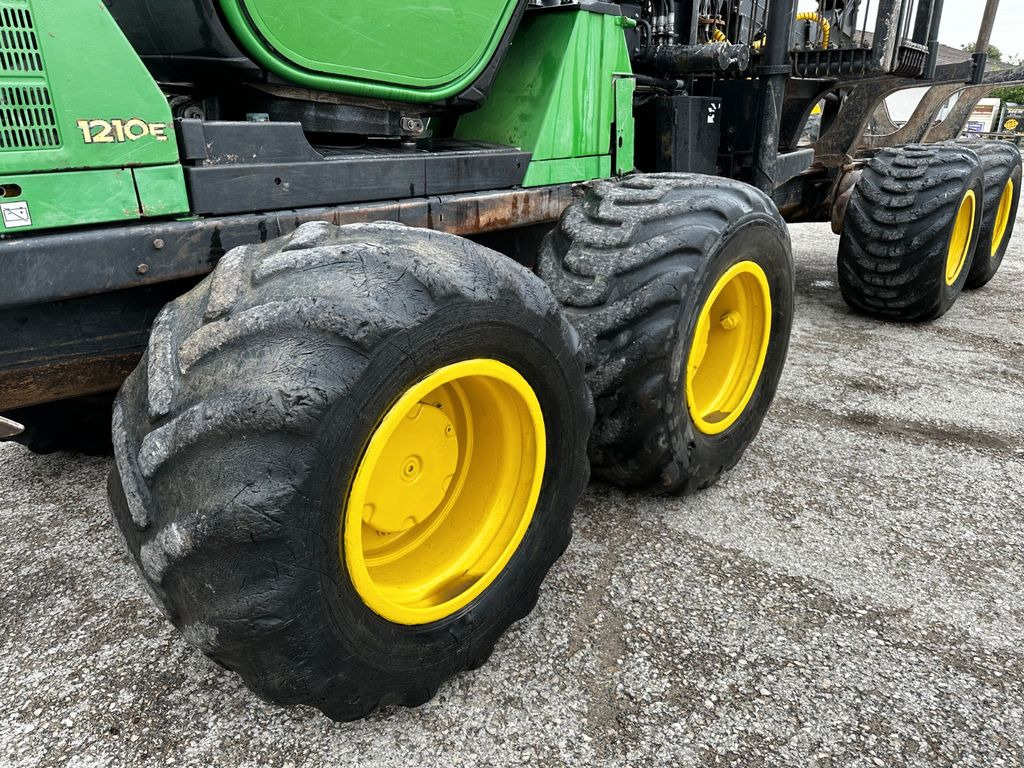 Forwarder John Deere 1210E 10m CF710 KRAN: picture 13