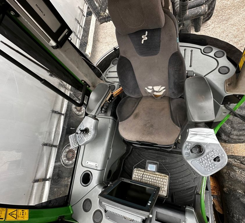 Forwarder John Deere 1210E 10m CF710 KRAN: picture 17