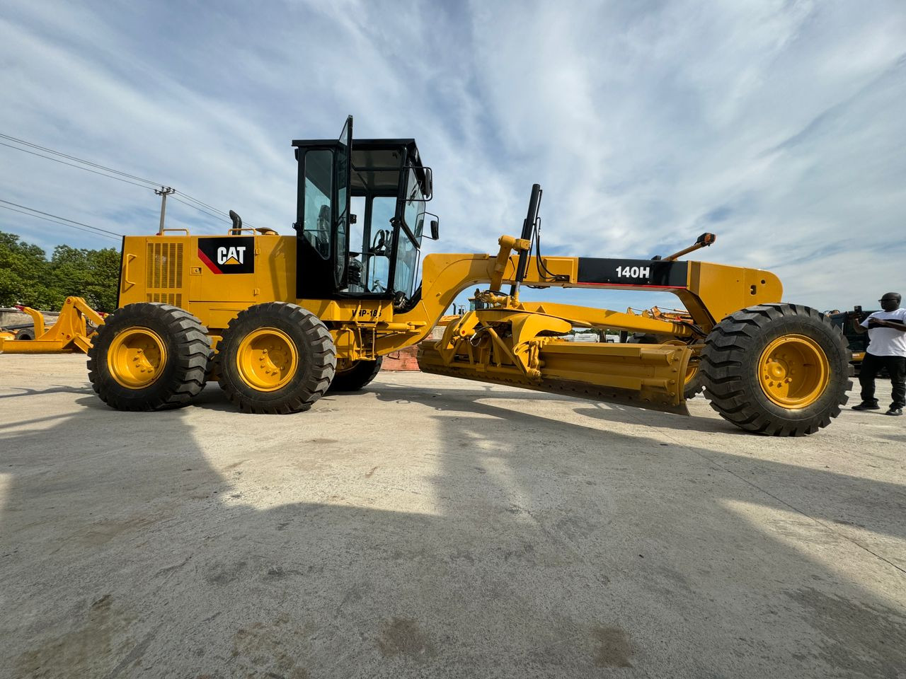 Caterpillar CAT 140H 140K Used Grader Secondhand Motor Grader with Excellent Quality for Sale - Grader: picture 1 Caterpillar CAT 140H 140K Used Grader Secondhand Motor Grader with Excellent Quality for Sale - Grader: picture 1