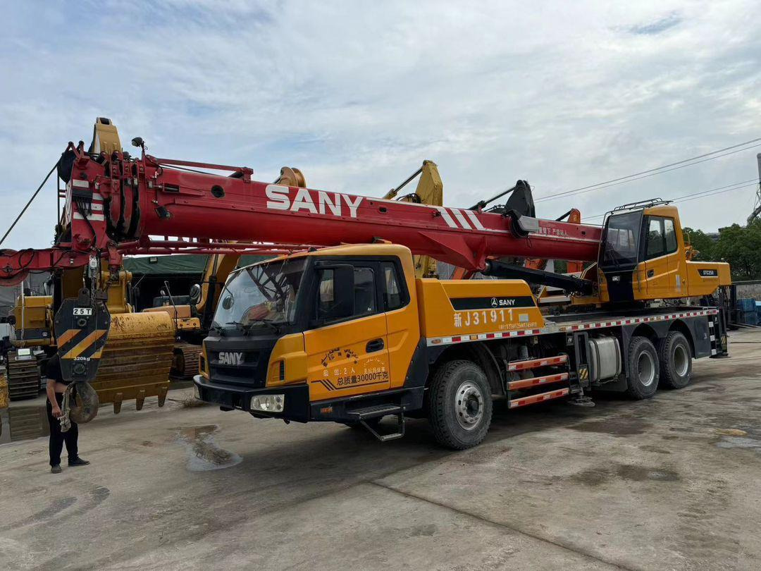 Sany 25 Ton Used Truck Crane 50 Ton 70 Ton 80 Ton 100 Ton 120 Ton 200 Ton 220Ton 240 Ton 300 Ton XCMG Zoomlion Liebherr Tadano Truck Crane - Mobile crane: picture 3 Sany 25 Ton Used Truck Crane 50 Ton 70 Ton 80 Ton 100 Ton 120 Ton 200 Ton 220Ton 240 Ton 300 Ton XCMG Zoomlion Liebherr Tadano Truck Crane - Mobile crane: picture 3