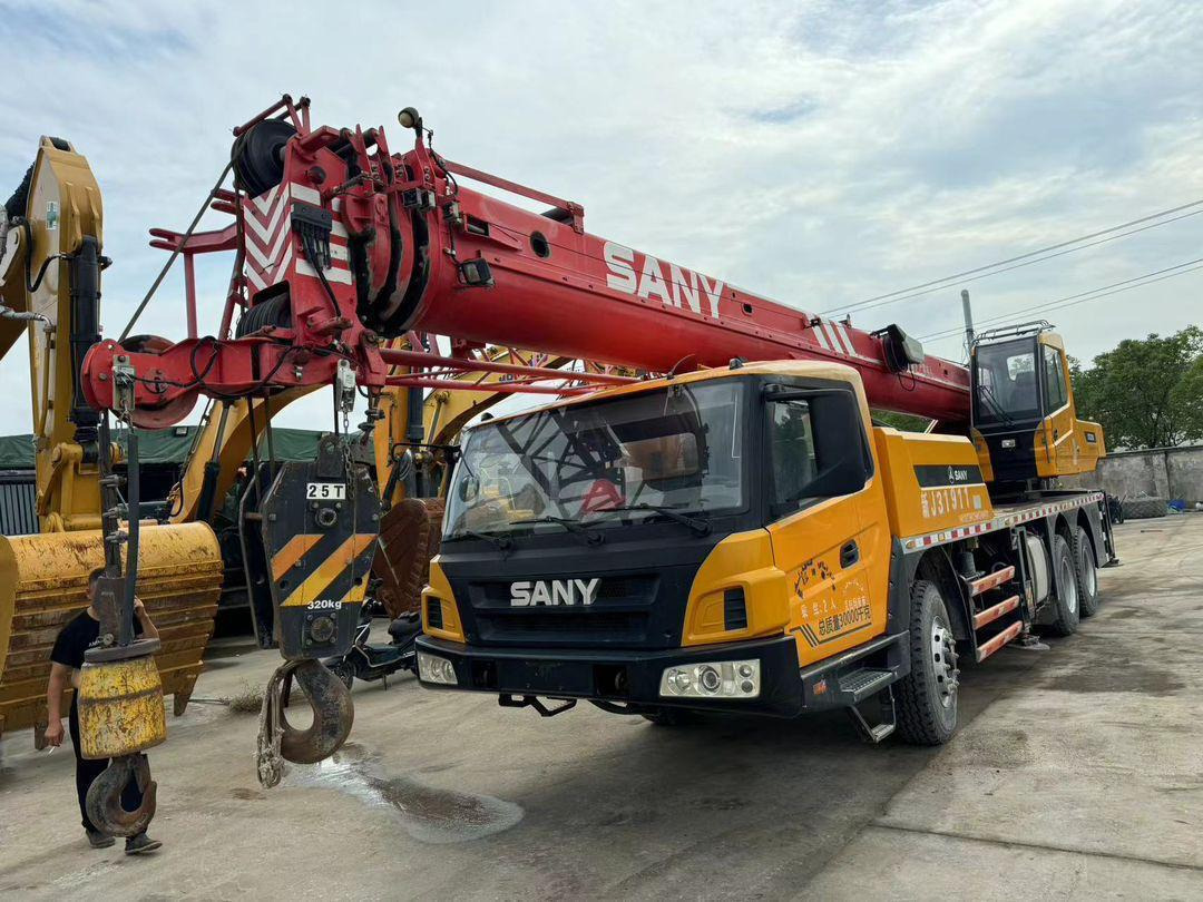 Sany 25 Ton Used Truck Crane 50 Ton 70 Ton 80 Ton 100 Ton 120 Ton 200 Ton 220Ton 240 Ton 300 Ton XCMG Zoomlion Liebherr Tadano Truck Crane - Mobile crane: picture 5 Sany 25 Ton Used Truck Crane 50 Ton 70 Ton 80 Ton 100 Ton 120 Ton 200 Ton 220Ton 240 Ton 300 Ton XCMG Zoomlion Liebherr Tadano Truck Crane - Mobile crane: picture 5