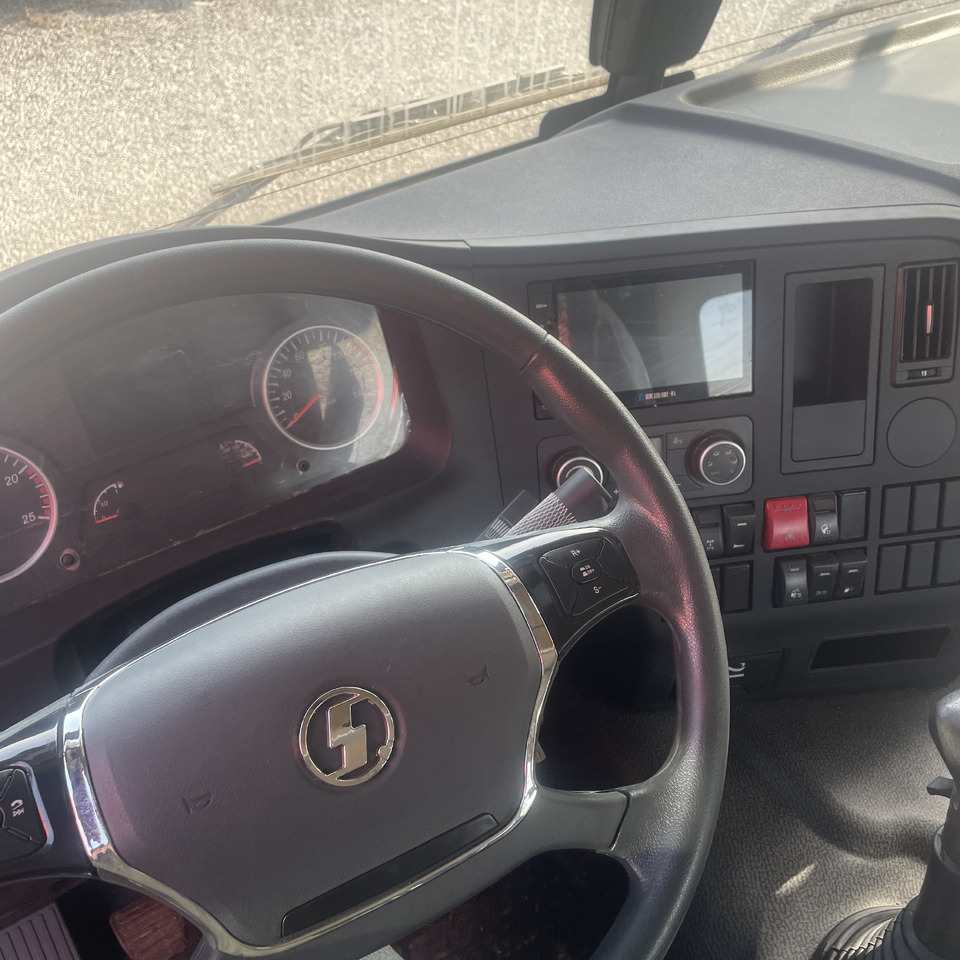 Tractor unit Shacman 2024 Year Used Semi Truck Head Tractor Head Tipper Head: picture 9 Tractor unit Shacman 2024 Year Used Semi Truck Head Tractor Head Tipper Head: picture 9