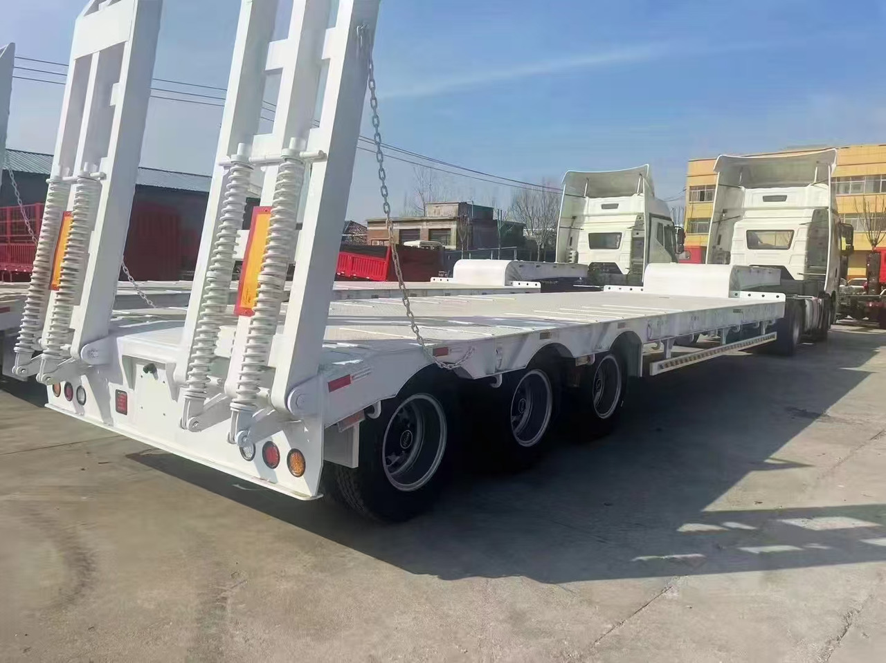ZHICHENG Semi Flat Bed Low Bed Lowboy bed truck in New or Used Condition and various Size for Sale - Low loader semi-trailer: picture 2 ZHICHENG Semi Flat Bed Low Bed Lowboy bed truck in New or Used Condition and various Size for Sale - Low loader semi-trailer: picture 2