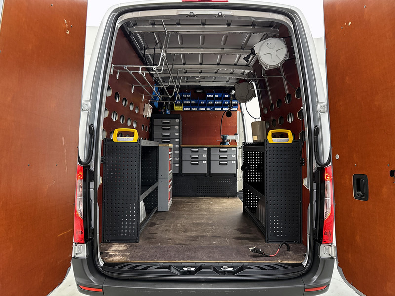 Mercedes-Benz Sprinter 316 2.2 CDI L2H2 Inrichting Navigatie Camera 220v omvormer Geveerde stoel - Panel van: picture 5 Mercedes-Benz Sprinter 316 2.2 CDI L2H2 Inrichting Navigatie Camera 220v omvormer Geveerde stoel - Panel van: picture 5