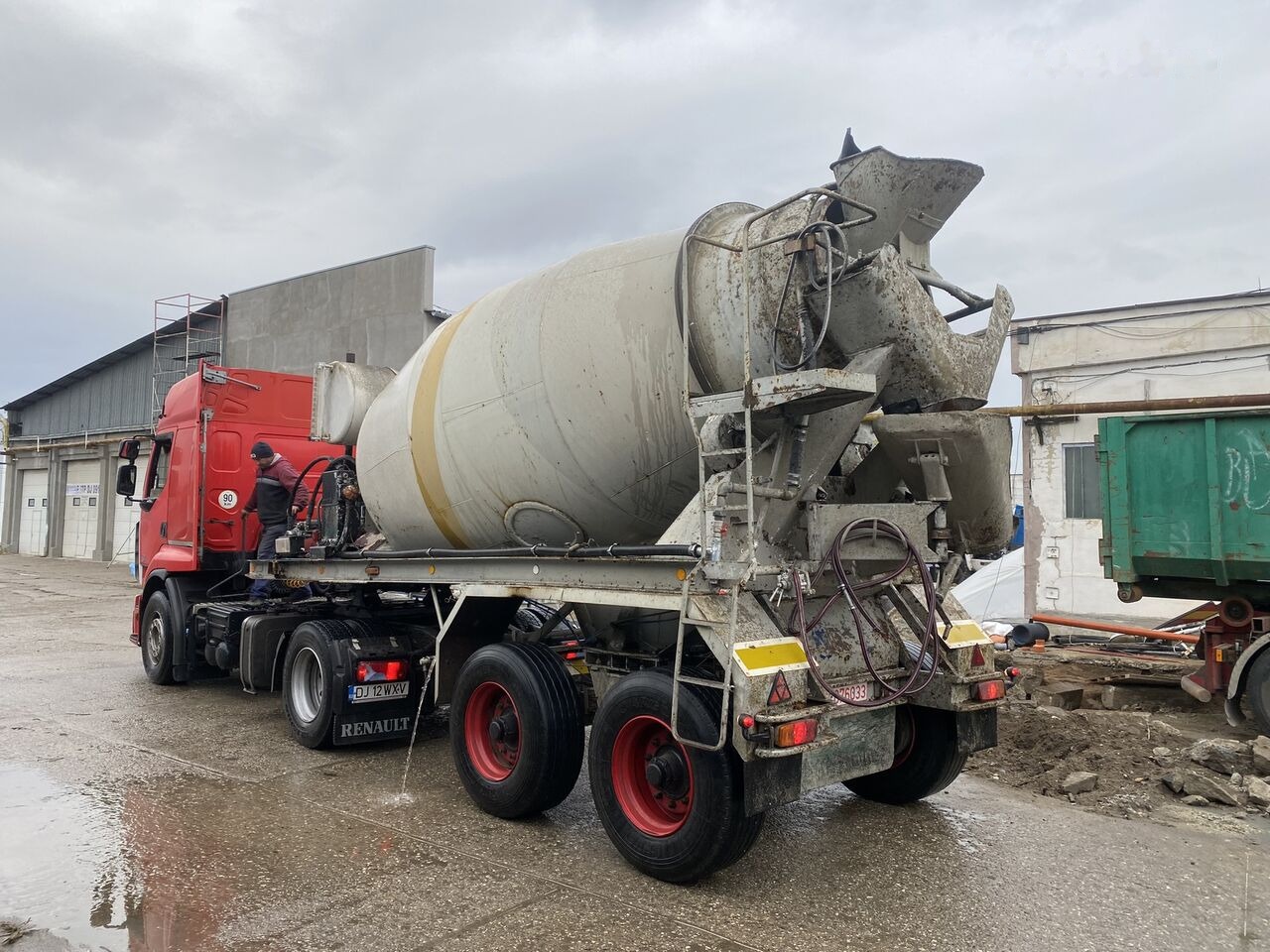 CIFA - Concrete mixer semi-trailer: picture 1 CIFA - Concrete mixer semi-trailer: picture 1