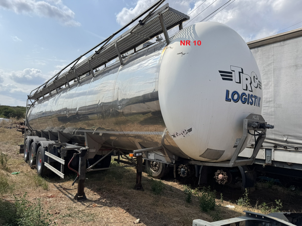 Transport lichide ALIMENTARE HLW STA 36 INOX ALIMENTAR AZOR AGRICULTURA - Tanker semi-trailer: picture 1 Transport lichide ALIMENTARE HLW STA 36 INOX ALIMENTAR AZOR AGRICULTURA - Tanker semi-trailer: picture 1