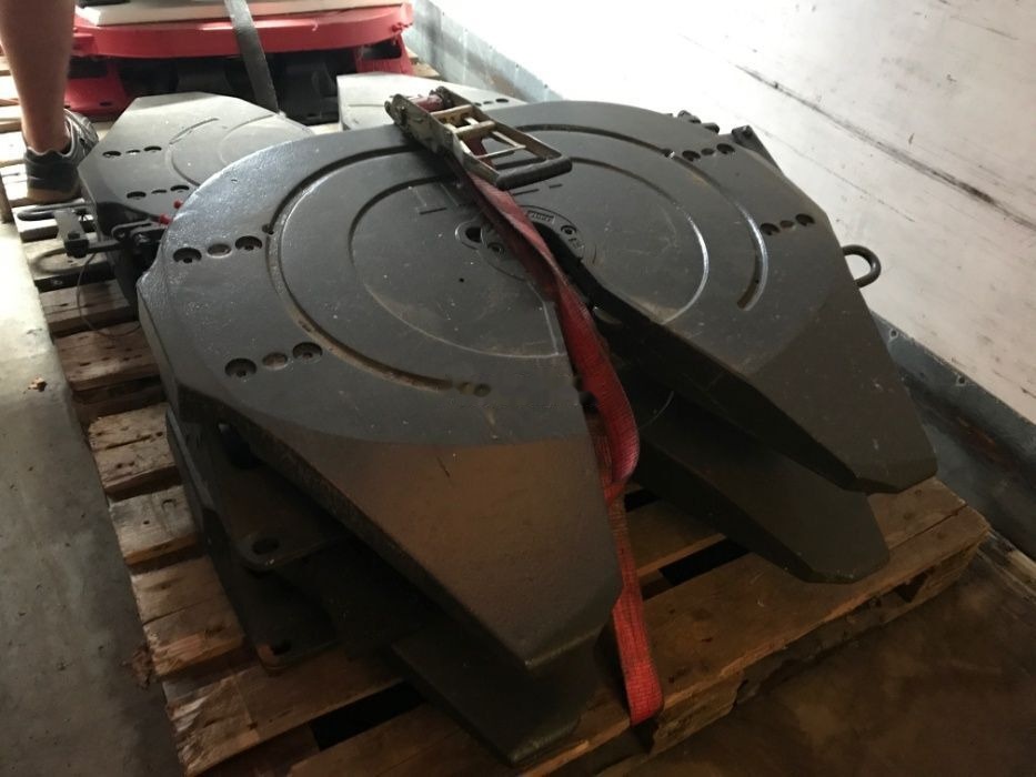 Truck - Fifth wheel coupling for Truck: picture 1 Truck - Fifth wheel coupling for Truck: picture 1