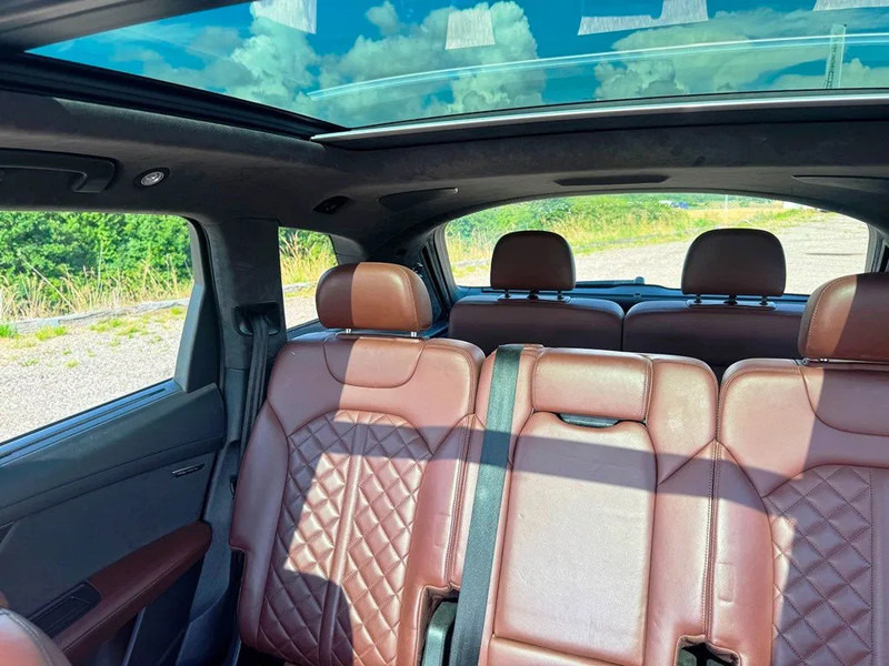 SUV Audi SQ7 Black Edition. panoramo sun roof. . oil heater. head up display. 21" alu weels. night vision. B&O sound system.: picture 15