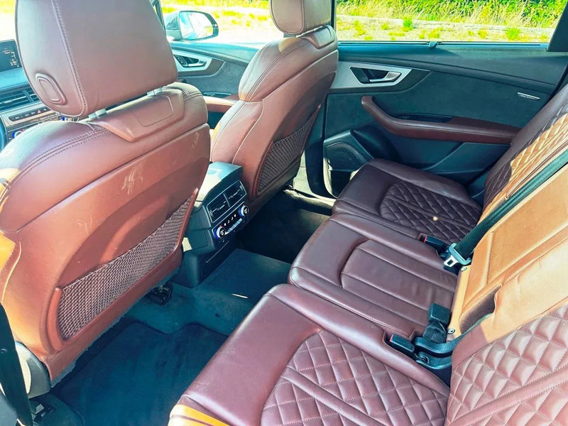 SUV Audi SQ7 Black Edition. panoramo sun roof. . oil heater. head up display. 21" alu weels. night vision. B&O sound system.: picture 19