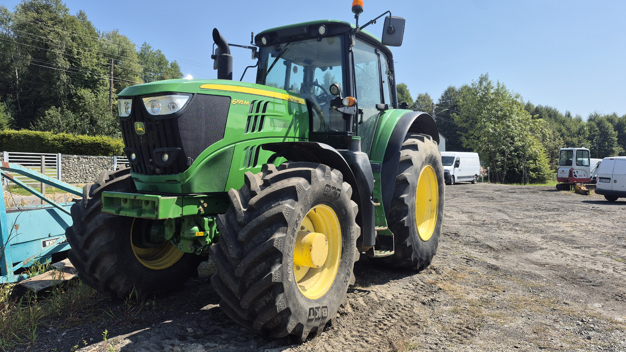 JOHN DEERE 6195M - Farm tractor: picture 1 JOHN DEERE 6195M - Farm tractor: picture 1