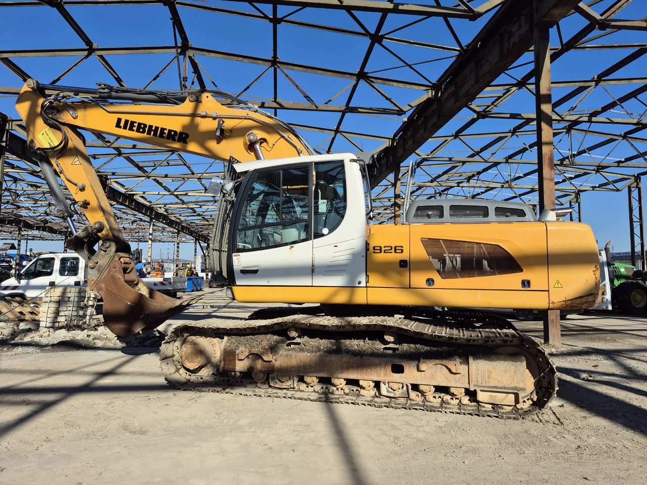 LIEBHERR R926LC - Crawler excavator: picture 1 LIEBHERR R926LC - Crawler excavator: picture 1
