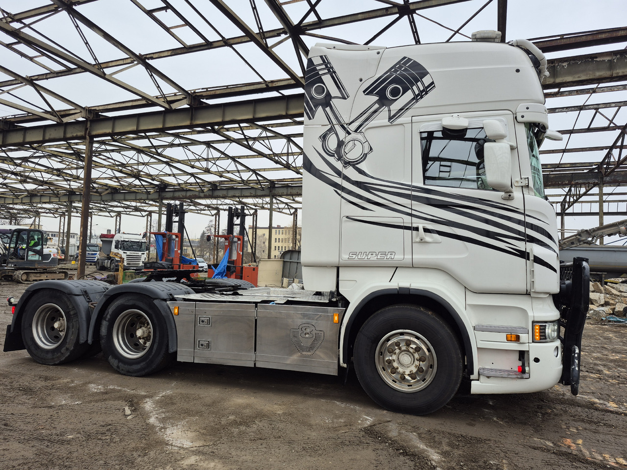 Tractor unit SCANIA R560: picture 8