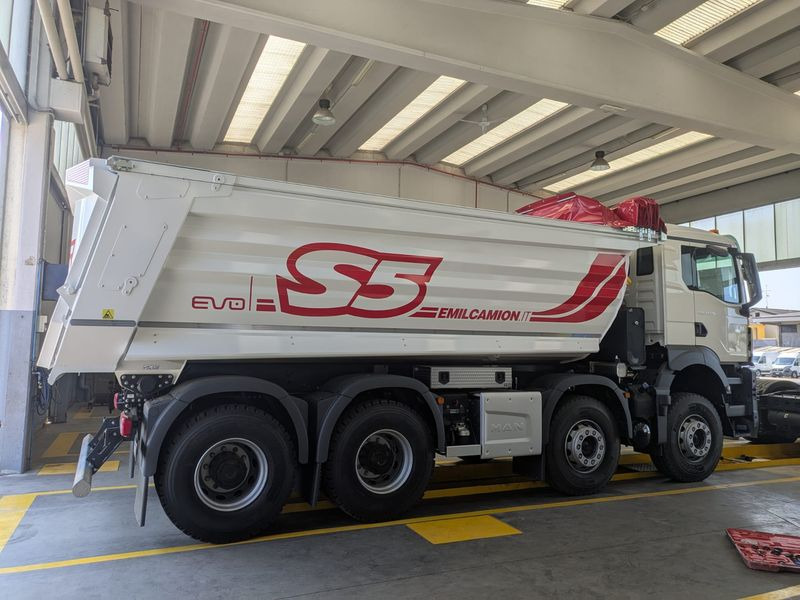 CAMION RIBALTABILE 4 ASSI 520 hp VASCA S5 NUOVO MAN TGS 41.520 8x4 BB CH - Tipper: picture 5 CAMION RIBALTABILE 4 ASSI 520 hp VASCA S5 NUOVO MAN TGS 41.520 8x4 BB CH - Tipper: picture 5