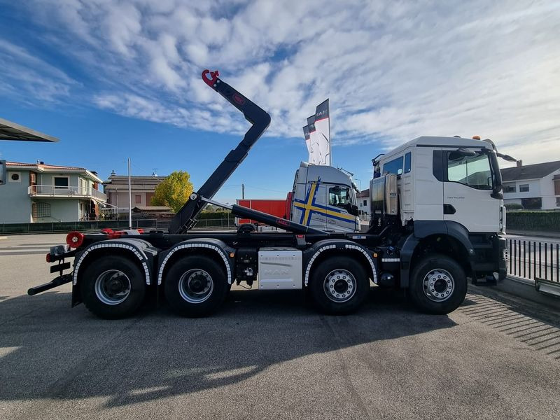 MAN TGS GANCIO SCARRABILE - NUOVO TGS 41.540 8x4 BB CH - Hook lift truck: picture 3 MAN TGS GANCIO SCARRABILE - NUOVO TGS 41.540 8x4 BB CH - Hook lift truck: picture 3