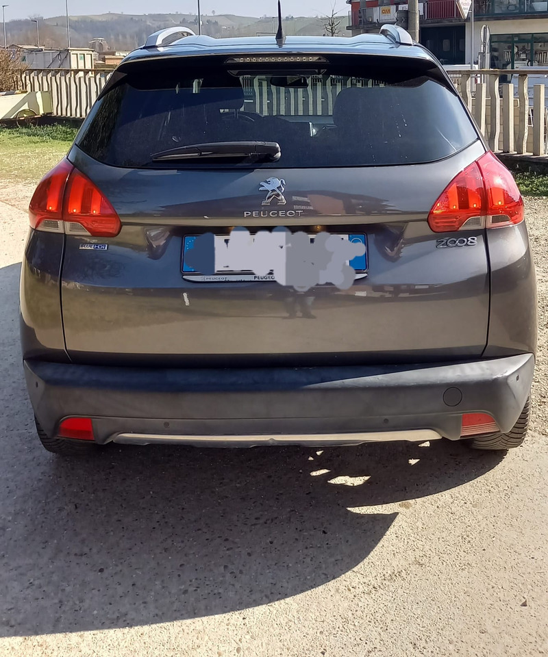 PEUGEOT 2008 - Saloon car: picture 5 PEUGEOT 2008 - Saloon car: picture 5