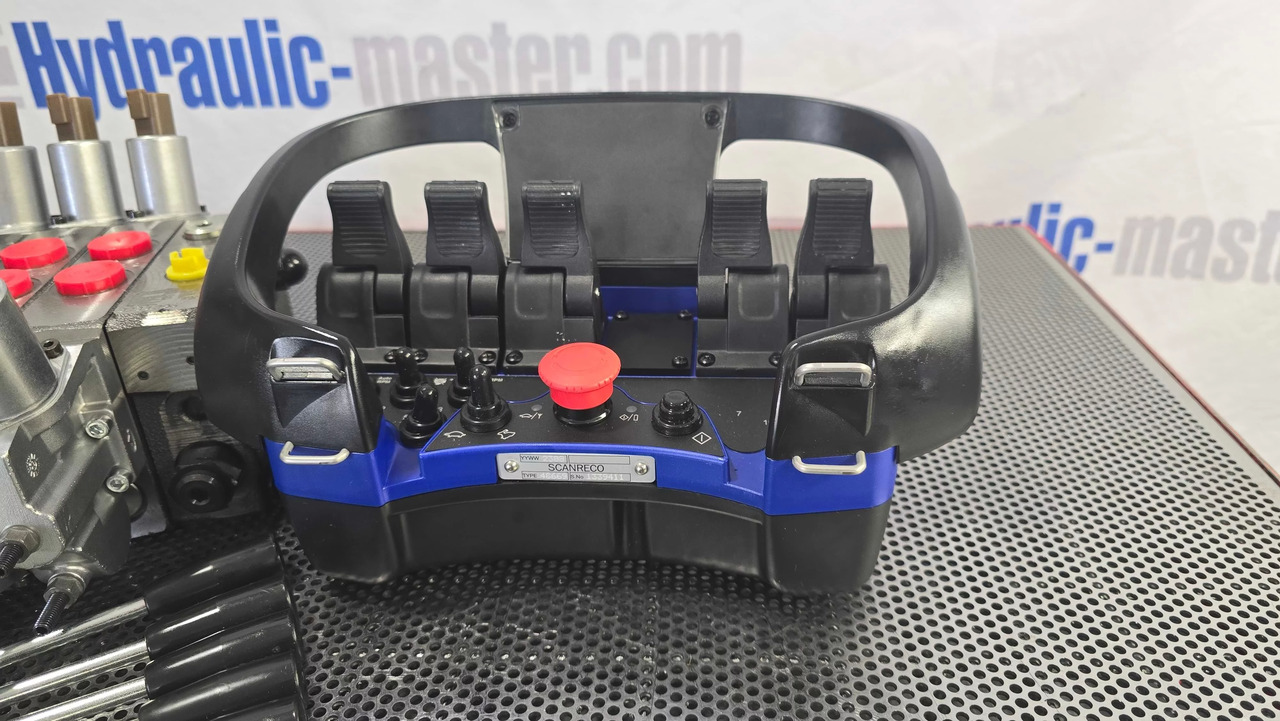 Container Side Lifter Sidelifter 5 sections valve with Radio Remote Scanreco - Refuse truck: picture 2 Container Side Lifter Sidelifter 5 sections valve with Radio Remote Scanreco - Refuse truck: picture 2