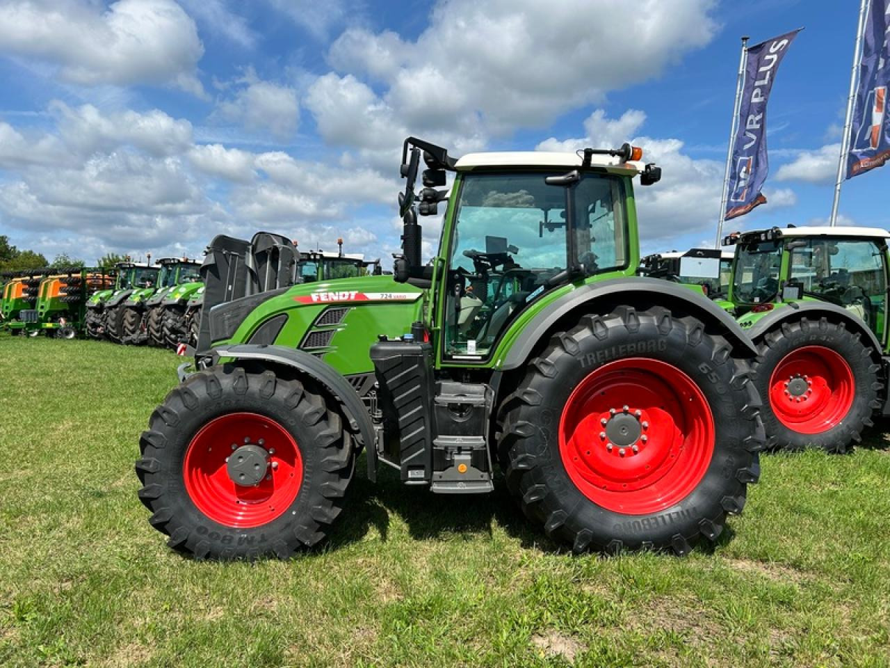 Fendt VARIO 724 GEN 6 PROFI+ SETTING 2 - Farm tractor: picture 2 Fendt VARIO 724 GEN 6 PROFI+ SETTING 2 - Farm tractor: picture 2