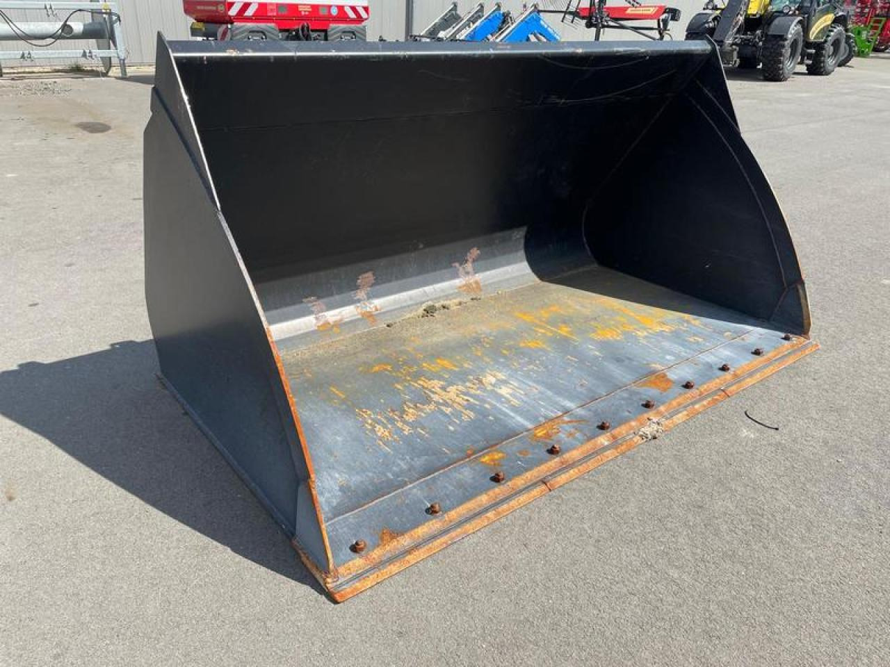 LEICHTGUTSCHAUFEL NEW HOLLAND CASE - Loader bucket: picture 4 LEICHTGUTSCHAUFEL NEW HOLLAND CASE - Loader bucket: picture 4