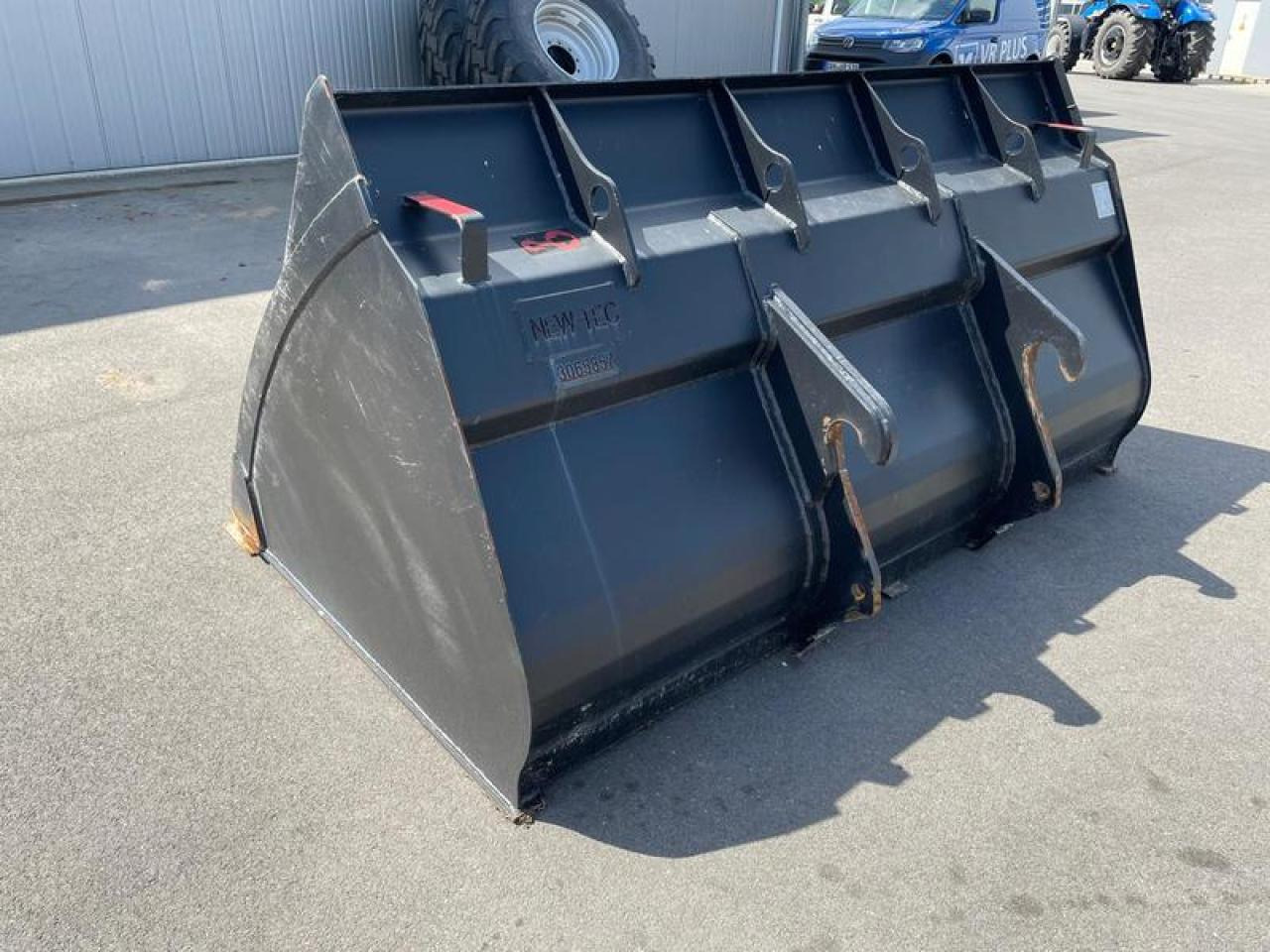 LEICHTGUTSCHAUFEL NEW HOLLAND CASE - Loader bucket: picture 2 LEICHTGUTSCHAUFEL NEW HOLLAND CASE - Loader bucket: picture 2