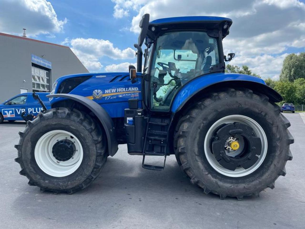 New Holland T 7.270 AUTOCOMMAND AKTION - Farm tractor: picture 2 New Holland T 7.270 AUTOCOMMAND AKTION - Farm tractor: picture 2
