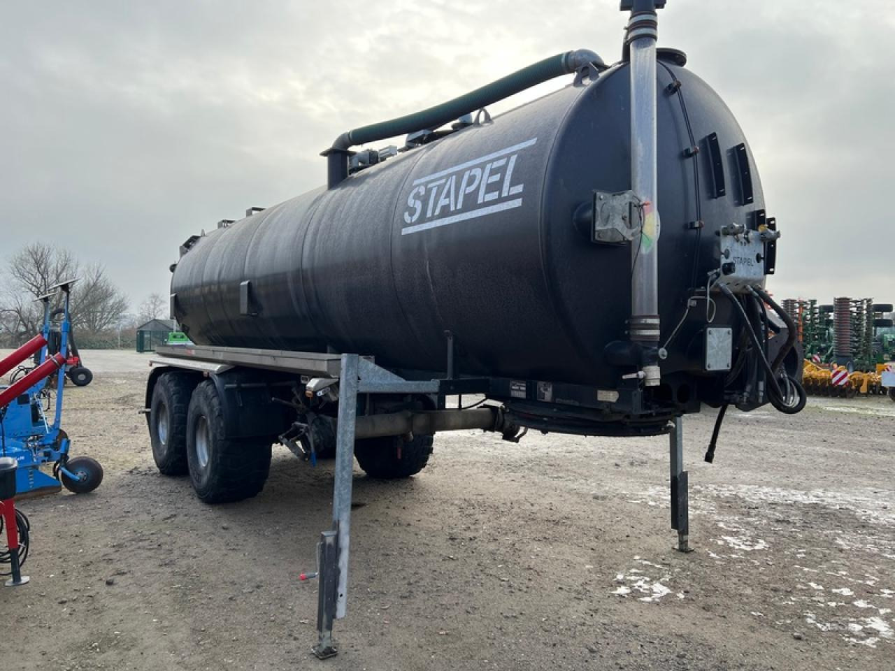 / SATTELTANKAUFLIEGER STAPEL SAP 26 - Fertilizing equipment: picture 3 / SATTELTANKAUFLIEGER STAPEL SAP 26 - Fertilizing equipment: picture 3