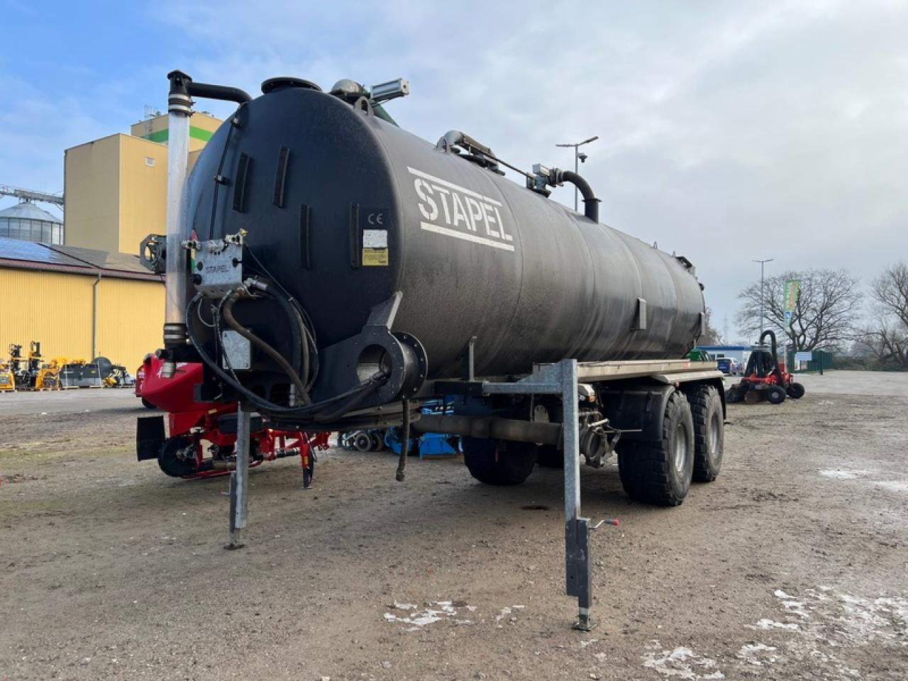 / SATTELTANKAUFLIEGER STAPEL SAP 26 - Fertilizing equipment: picture 1 / SATTELTANKAUFLIEGER STAPEL SAP 26 - Fertilizing equipment: picture 1