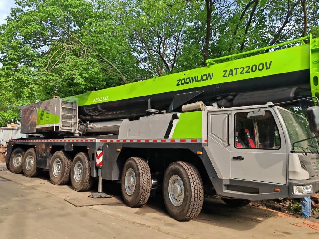 Zoomlion ZTC2200V 220T 220ton - Mobile crane: picture 1 Zoomlion ZTC2200V 220T 220ton - Mobile crane: picture 1