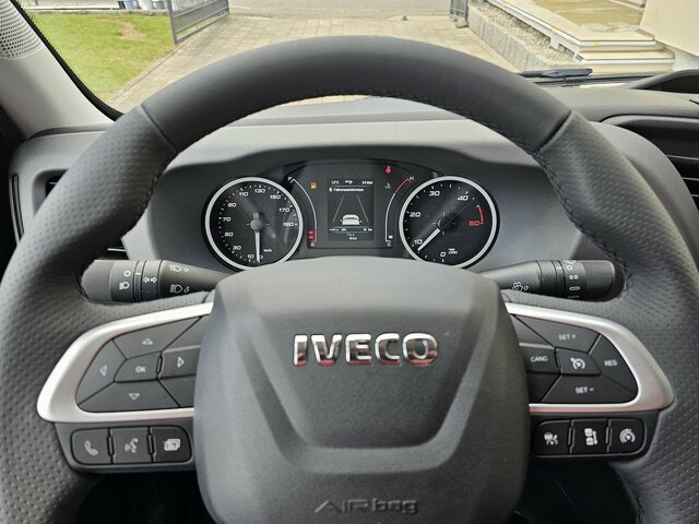 IVECO Daily 35S18HA8 3.0 Koffer Hi-Matic AHK Tacho... - Closed box van: picture 5 IVECO Daily 35S18HA8 3.0 Koffer Hi-Matic AHK Tacho... - Closed box van: picture 5