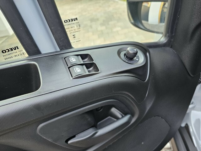 IVECO Daily 35S18HA8V DOKA Hi-Matic 12m³ 2xSchiebetür - Panel van, Crew cab van: picture 2 IVECO Daily 35S18HA8V DOKA Hi-Matic 12m³ 2xSchiebetür - Panel van, Crew cab van: picture 2