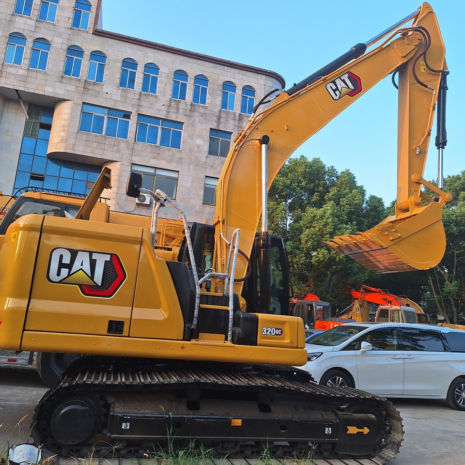 Crawler excavator CAT320GC: picture 6