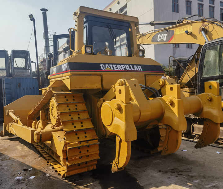 Cheap Price Used CAT Bulldozer machine Japan Caterpillar D7H D7R bulldozer dozer for sale - Bulldozer: picture 3 Cheap Price Used CAT Bulldozer machine Japan Caterpillar D7H D7R bulldozer dozer for sale - Bulldozer: picture 3
