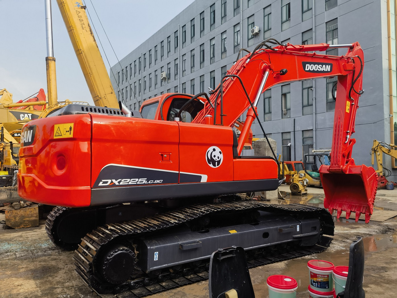 DOOSAN Doosan DX225LC Crawler excavator - Crawler excavator: picture 1 DOOSAN Doosan DX225LC Crawler excavator - Crawler excavator: picture 1