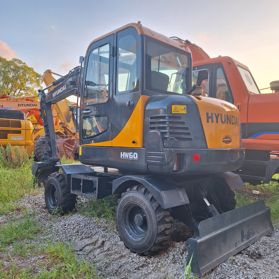 Hyundai 60vs excavator - Wheel excavator: picture 3 Hyundai 60vs excavator - Wheel excavator: picture 3