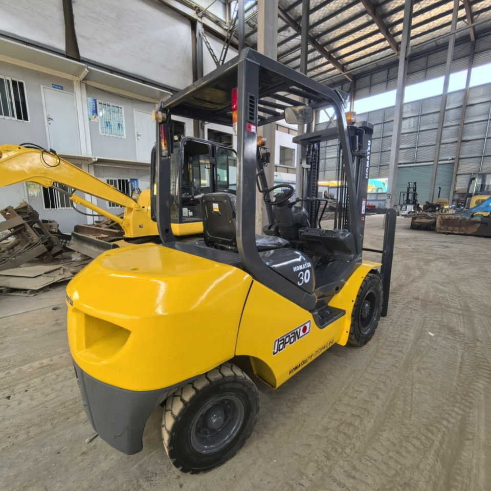 Komatsu FD30 Forklift - Diesel forklift: picture 3 Komatsu FD30 Forklift - Diesel forklift: picture 3